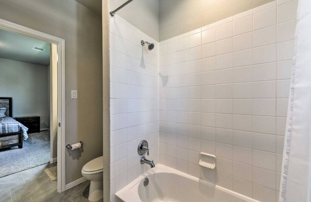 Modern 3BR Home w/Fenced Backyard - Across from Brazos Town Center