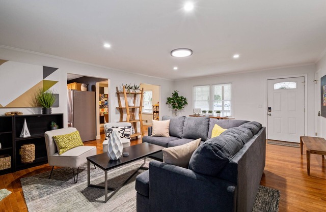 Modern 3BR Ranch - Save 10% Weekly, 15% Monthly