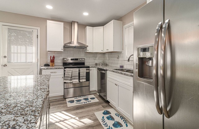 Modern 3BR Retreat with Huge Yard & Grill - Sleeps 8 close to ATL Airport