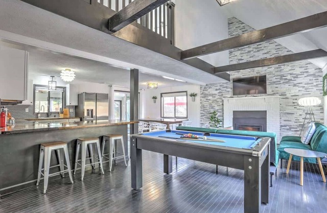 Modern 4 Bedroom Home with Sauna and Game Room in Gated Lake Community