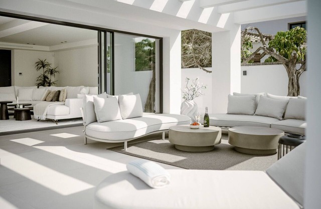 Modern 4 Beds Luxe Villa 550m to Las Cañas Beach!
