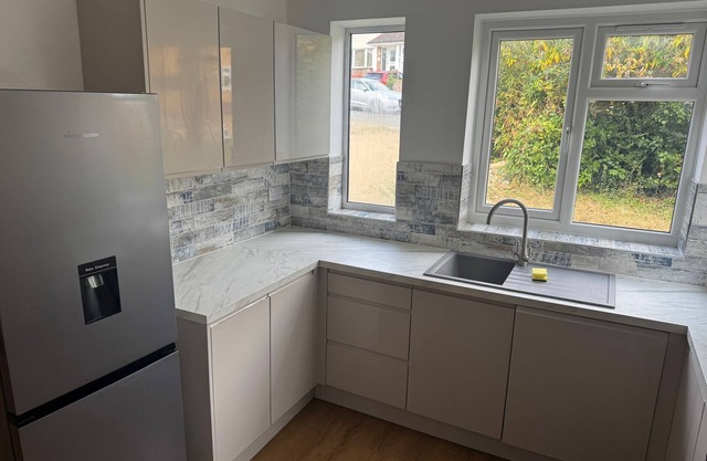 Modern 4BR, 2BA Family Home – Sleeps 9, Garden, Parking, Near Station