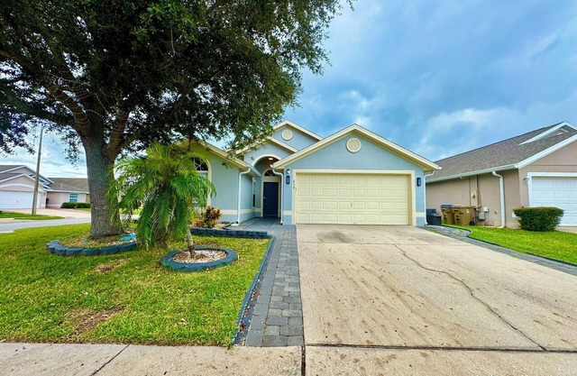 Modern 4BR/2BA with pool in gated community