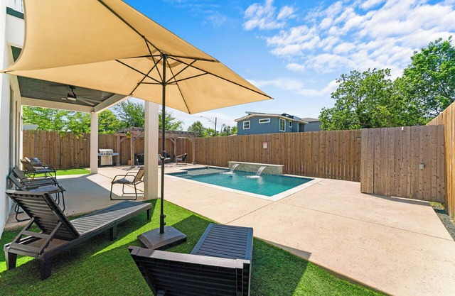 Modern 5 BD|4 BR with Pool & Downtown Views