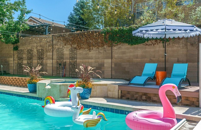 Modern 5 bedroom with Pool and Hot Tub