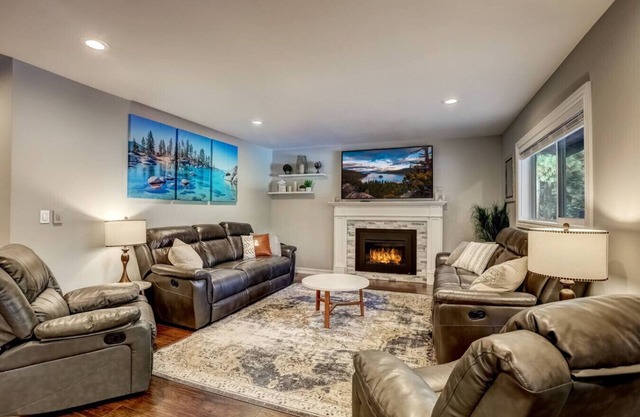 Modern 5BR Home | Chef’s Kitchen | BBQ | Sleeps 10