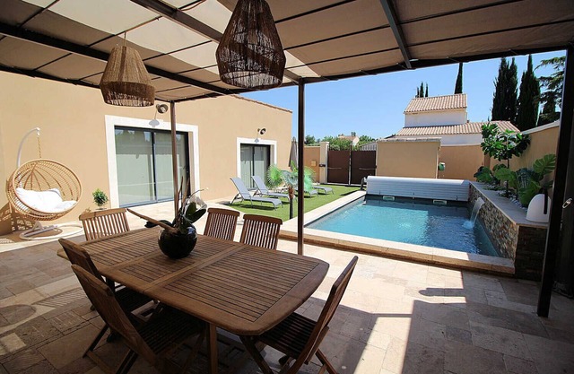Modern air-conditioned villa with heated pool near Noves, Alpilles