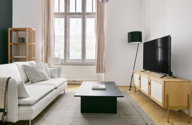 Modern Alsergrund 2BR, near Himmelpfortstiege, AKH, U4, U6, by Blueground