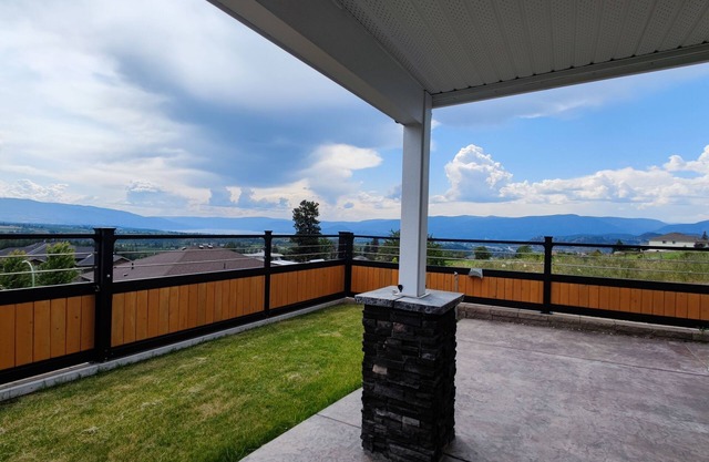 Modern and spacious 2 beds and 2 baths suite with fantastic view for 1-5 guests