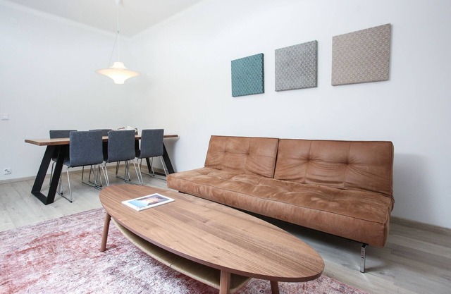 Modern and stylish 5 room city apartment
