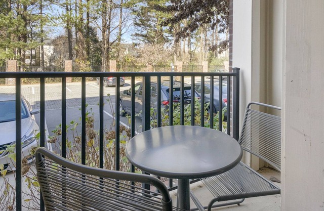 Modern Apartment in Prime Location (ID7828)