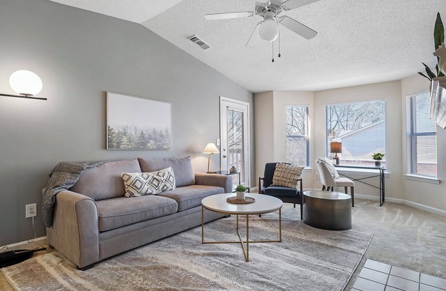 Modern Apartment in Prime Location (ID8312)