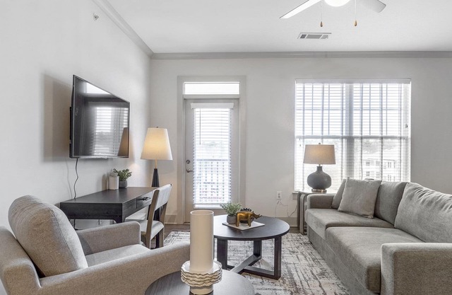 Modern Apartment in Prime Location (ID2723X66)