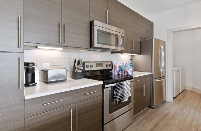 Modern Apartment in Prime Location (ID4420X29)