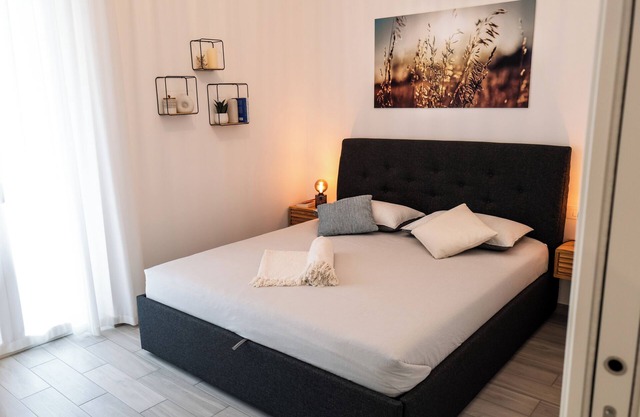 Modern apartment with sea views, top furnishings and private parking space