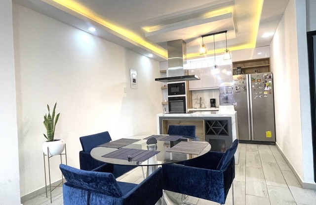 Modern apartment near the San Marino mall and Santa Ana port