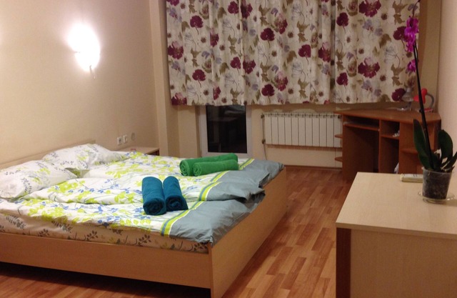 Modern Apartment Near Metro Station For 4-6 People
