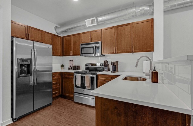 Modern Apartment with Amenities 102
