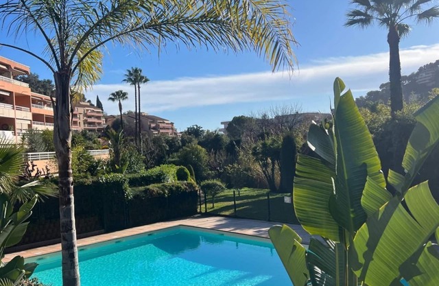 Modern apartment with swimming pool in Menton