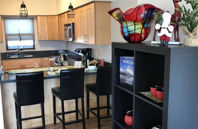 Modern Apt #402 - a Block from St. Pat's Hospital