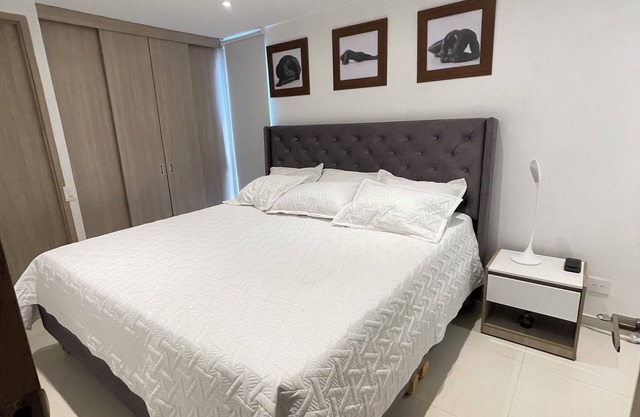 Modern apt in Cali w/3 comfy beds & A/C in all rooms for restful stay