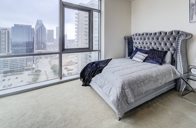 Modern Apt with Amazing Views of Donwtown Dallas