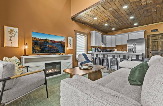 Modern Barndo Ample Parking Red River Hot Tub