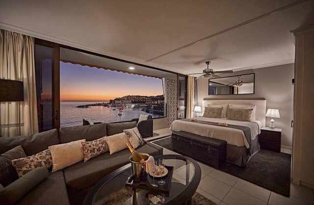 Modern Beach Apartment with Spectacular Views