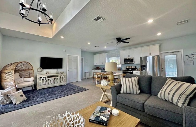 Modern Beach Cottage - Just Steps to the Ocean