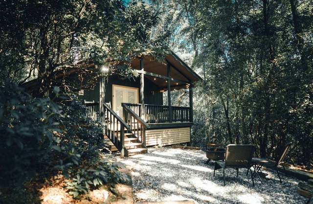 Modern Boho Cabin - Romantic Couples Getaway - Luxury Tub - 5mi from Helen