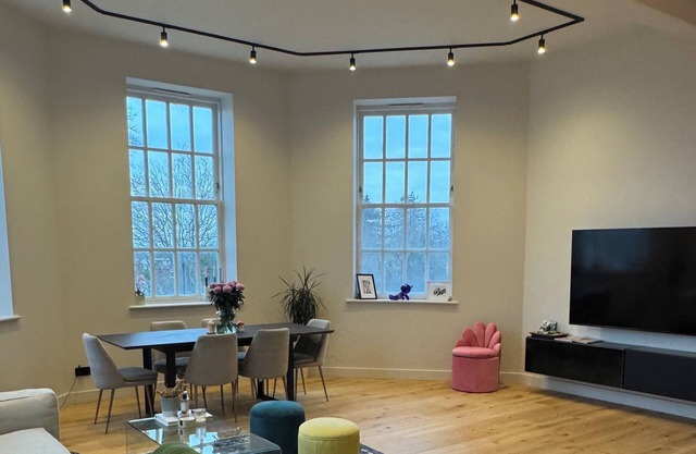 Modern, Bright & Spacious Flat, 5 Mins to Tube Station, Ideal Location!