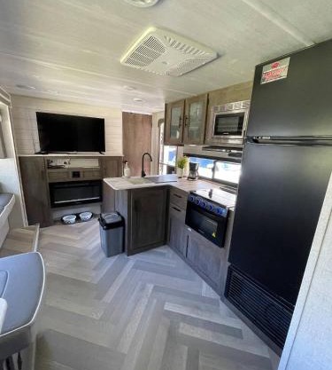 Modern Camper For Rent At Caddo Lake With Kayaks