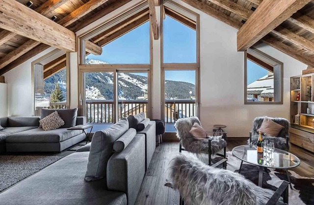 Modern Chalet with Jacuzzi, Sauna & Prime Location Near Ski Lifts