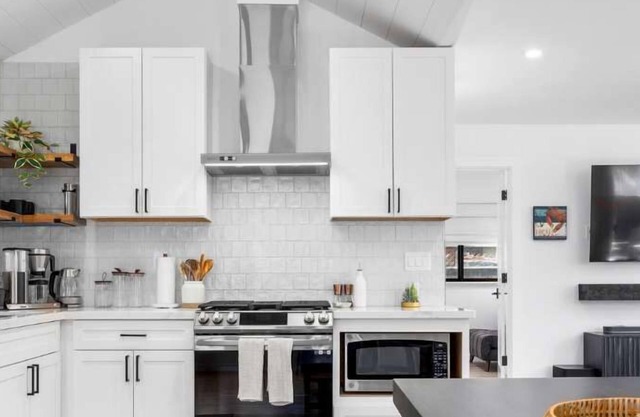 Modern Coastal Escape - walking distance to beach!