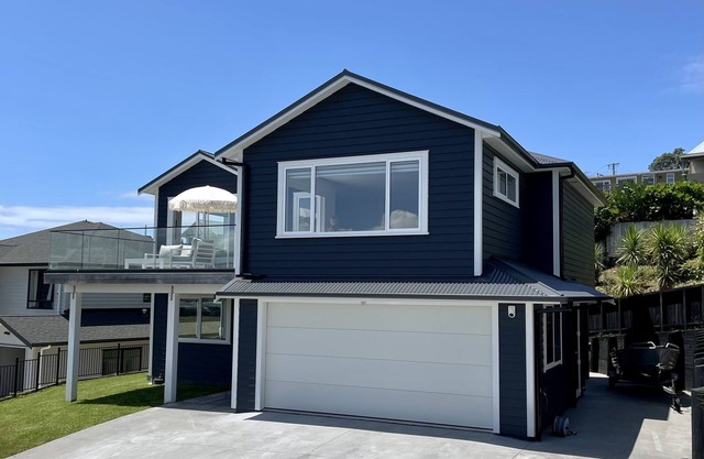 Modern Coastal Family Home in Stanmore Bay!