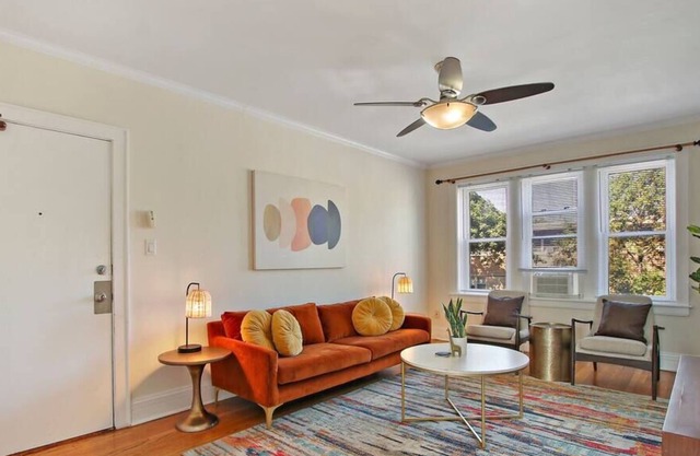 Modern Comfort 2BR Haven in Chicago