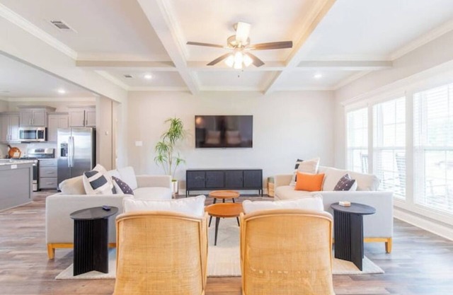 Modern Comfort in a Cozy Retreatn