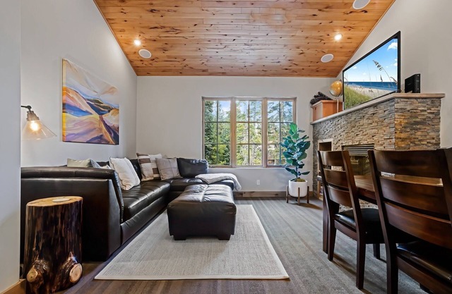 Modern Condo - EV Charger - SM 301 by Bear Valley Vacation Rentals