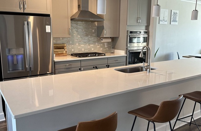 Modern condo in Stone Bridge Potomac, minutes from Hwy I-95 and Washington, D.C.