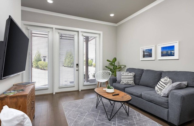 Modern Condo w/Mountain Views, 2 Private Decks!