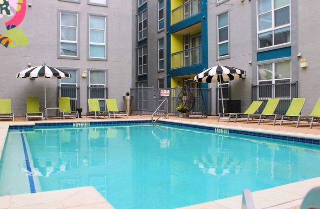 Modern Condo With Pool, Gym, Workspaces & BBQ