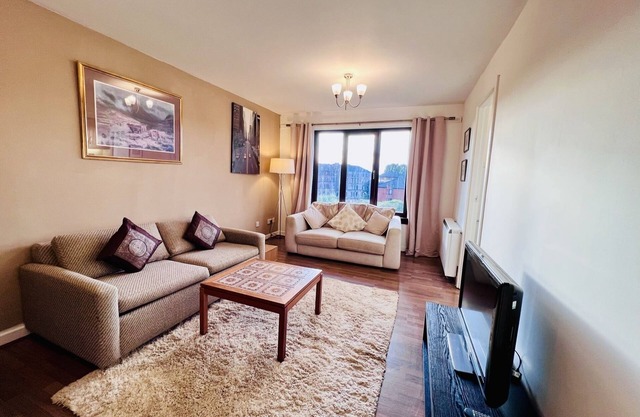Modern & Cosy 2 bedroom Flat with Free Parking - 5 minutes from City Centre
