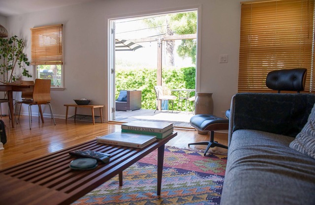 Modern Cottage - Perfect Location 4 Blocks to the Beach