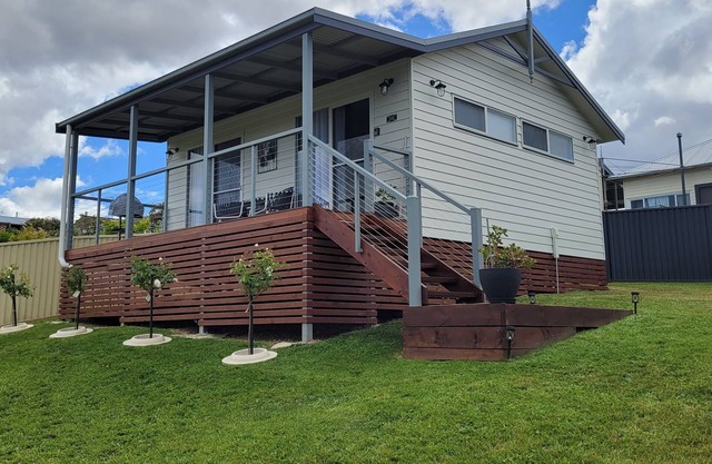 Modern Country 1 Bedroom Cottage (Pet Friendly)