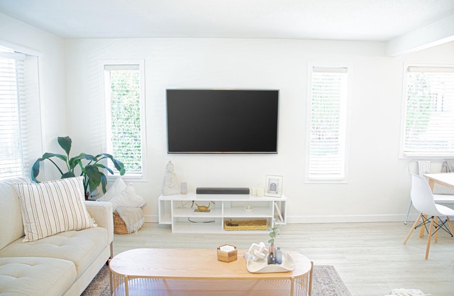 Modern Cozy Family Home-3 bedroom, Free Parking-Walk to Restaurants-RC Hospital