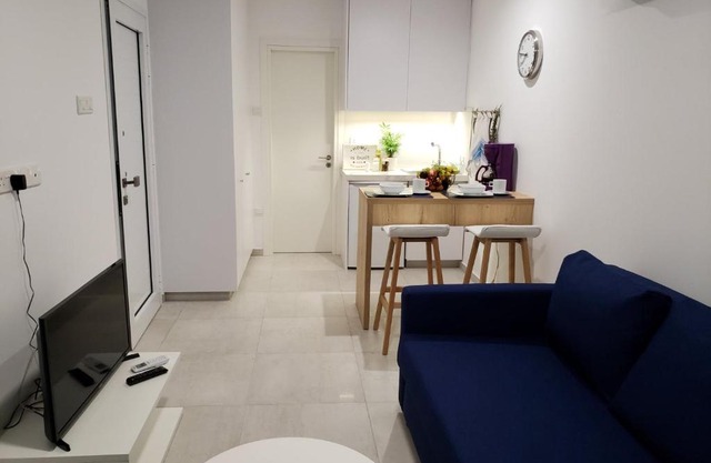 Modern & Cozy Studio w/Backyard Near City Center