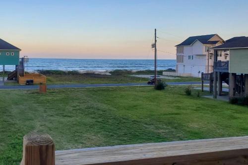 Modern Crystal Beach Escape - 225 Feet to Shore!