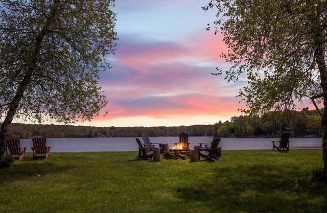 Modern Direct Lakefront Home in the Poconos