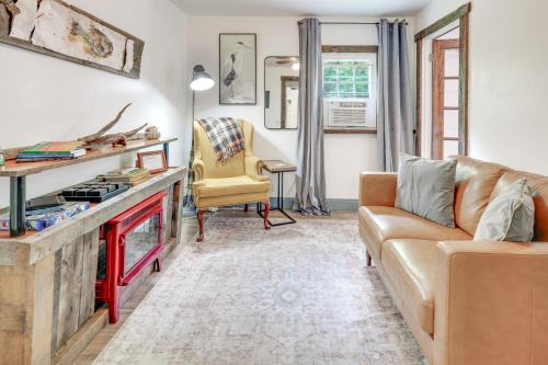 Modern, Dog-Friendly Getaway on Cane River!