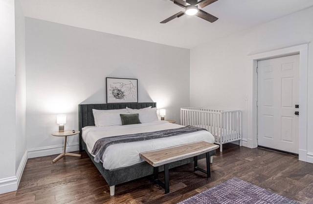 Modern Downtown Haven: Near STL Zoo, Arch & Park